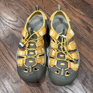 Keen Newport H2 Womens Size 9 Sport Sandals Waterproof Hiking Camping‎ Yellow